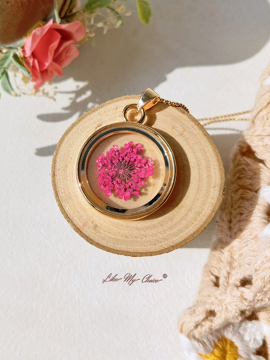 Queen Ann Lace Resin Gold Necklace