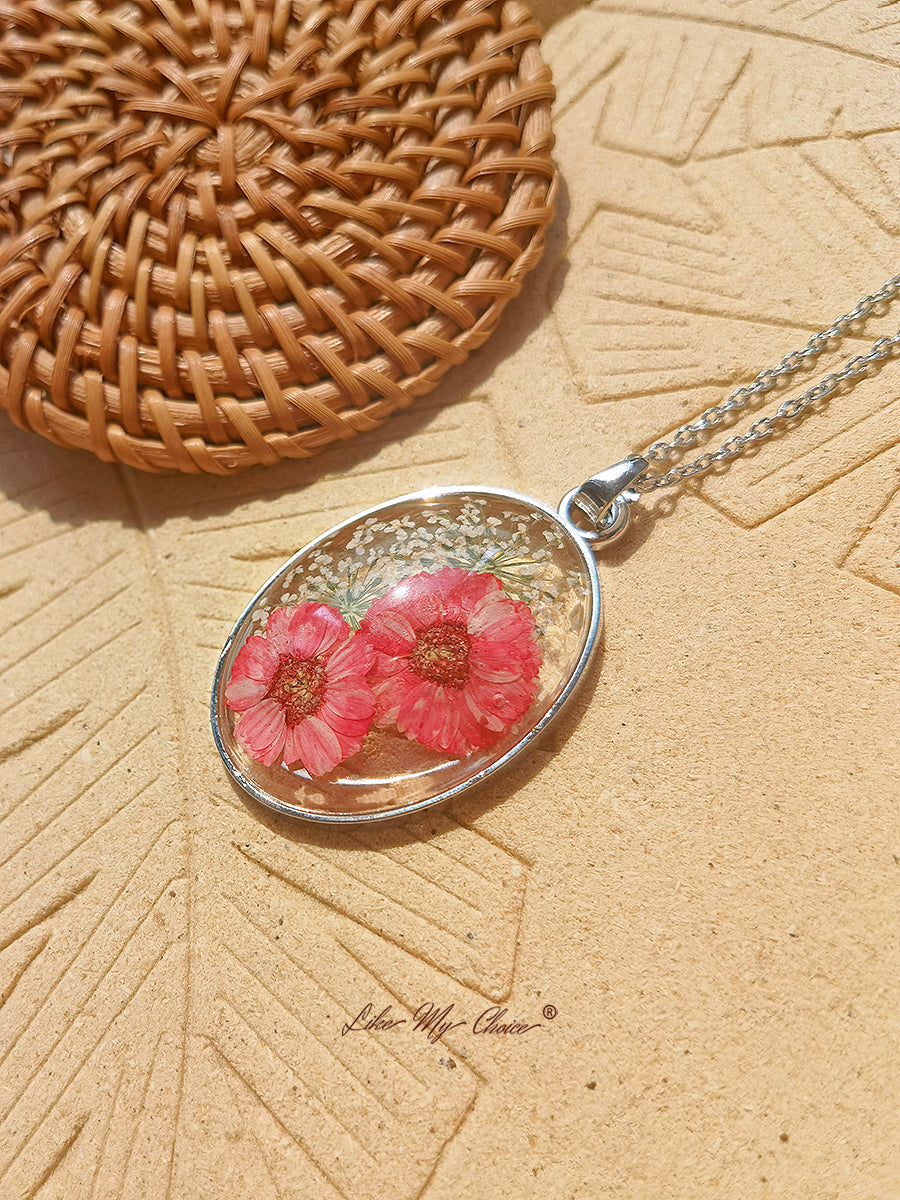 Resin Pendant Necklace With Gesanghua Dried Flowers