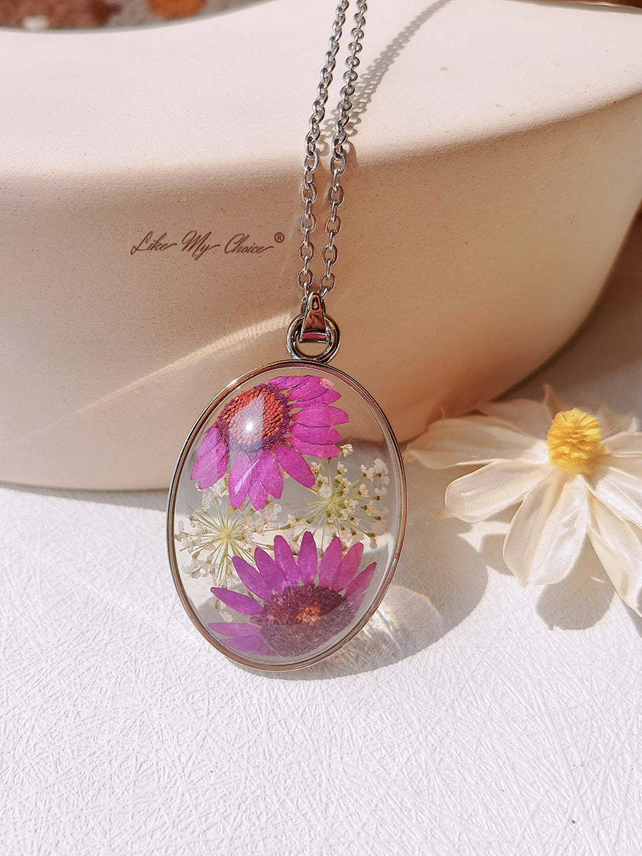 Resin Pendant Necklace With Queen Anne Lace Daisy Dried Flowers