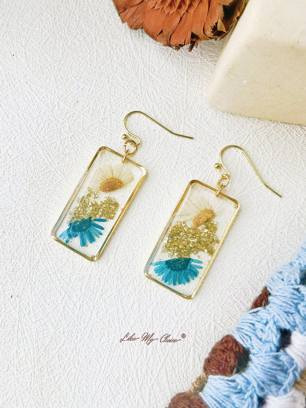 Daisy Gold Leaf Dried Flower Earrings