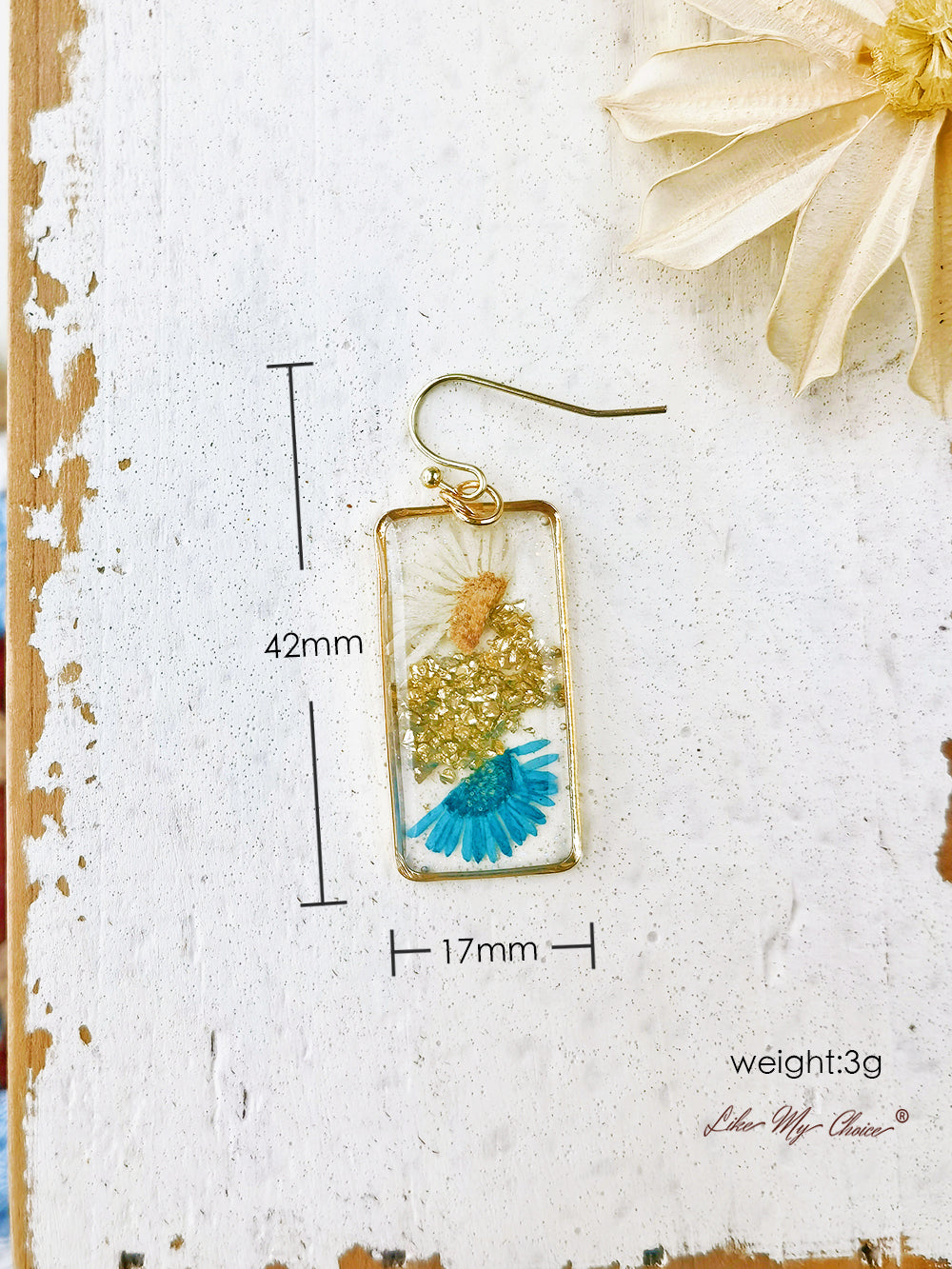 Daisy Gold Leaf Dried Flower Earrings