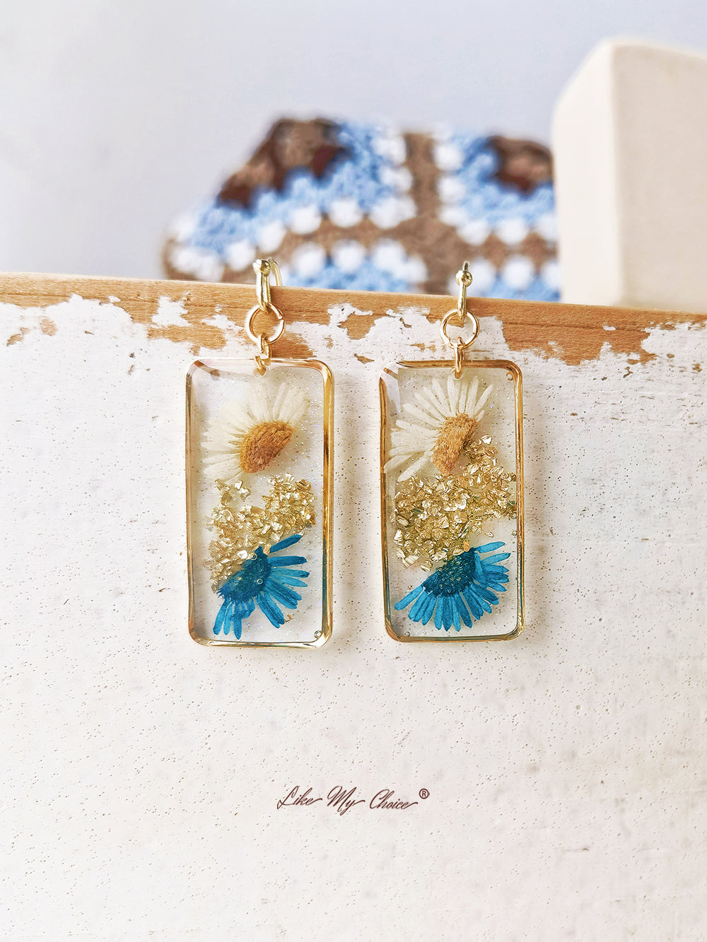 Daisy Gold Leaf Dried Flower Earrings