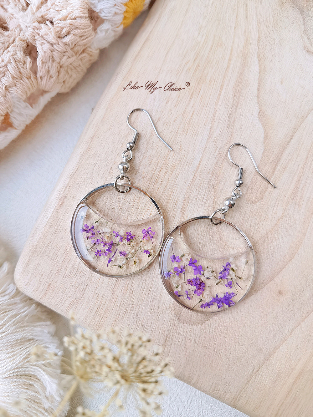 Round Atmospheric Dried Flower Resin Earrings