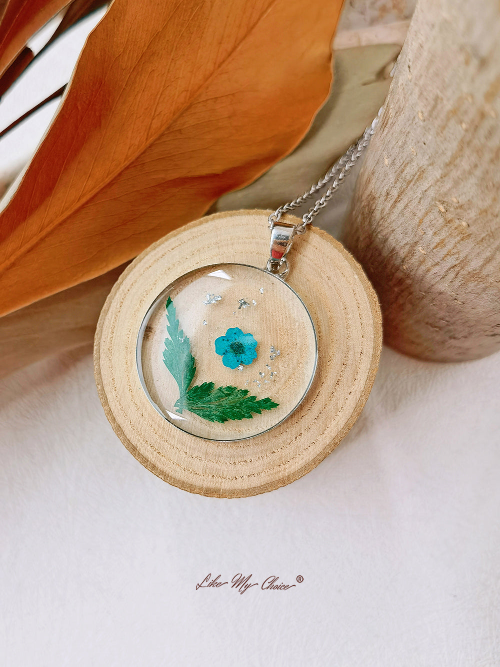 Captivating Blue Floral Elegance Necklace