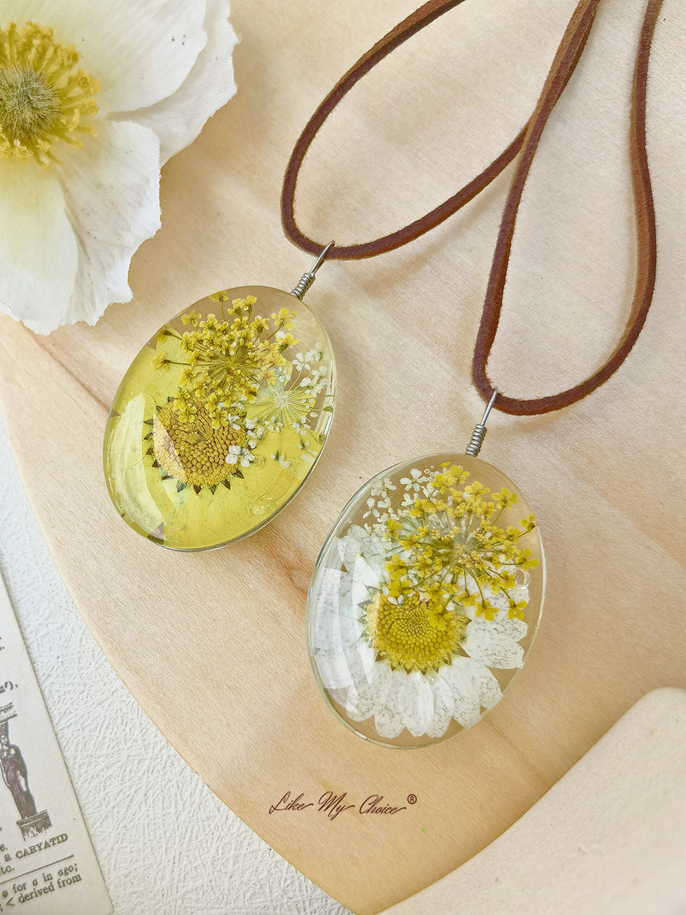 Dried Flower Necklace Double Sided Preserved Flower Daisy Pendant