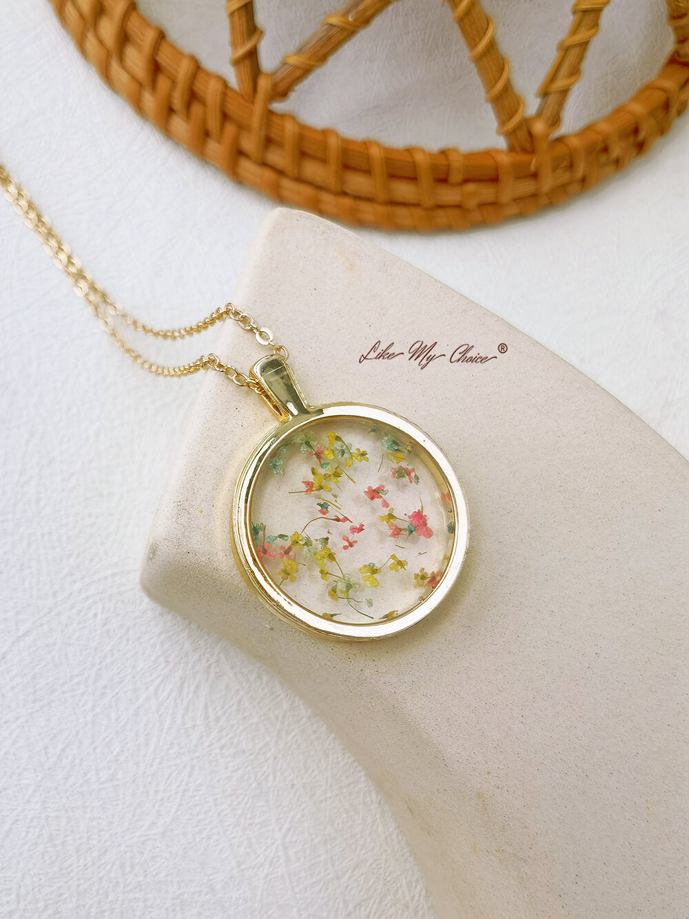 Floral Resin Round Crystal Pendant Necklace