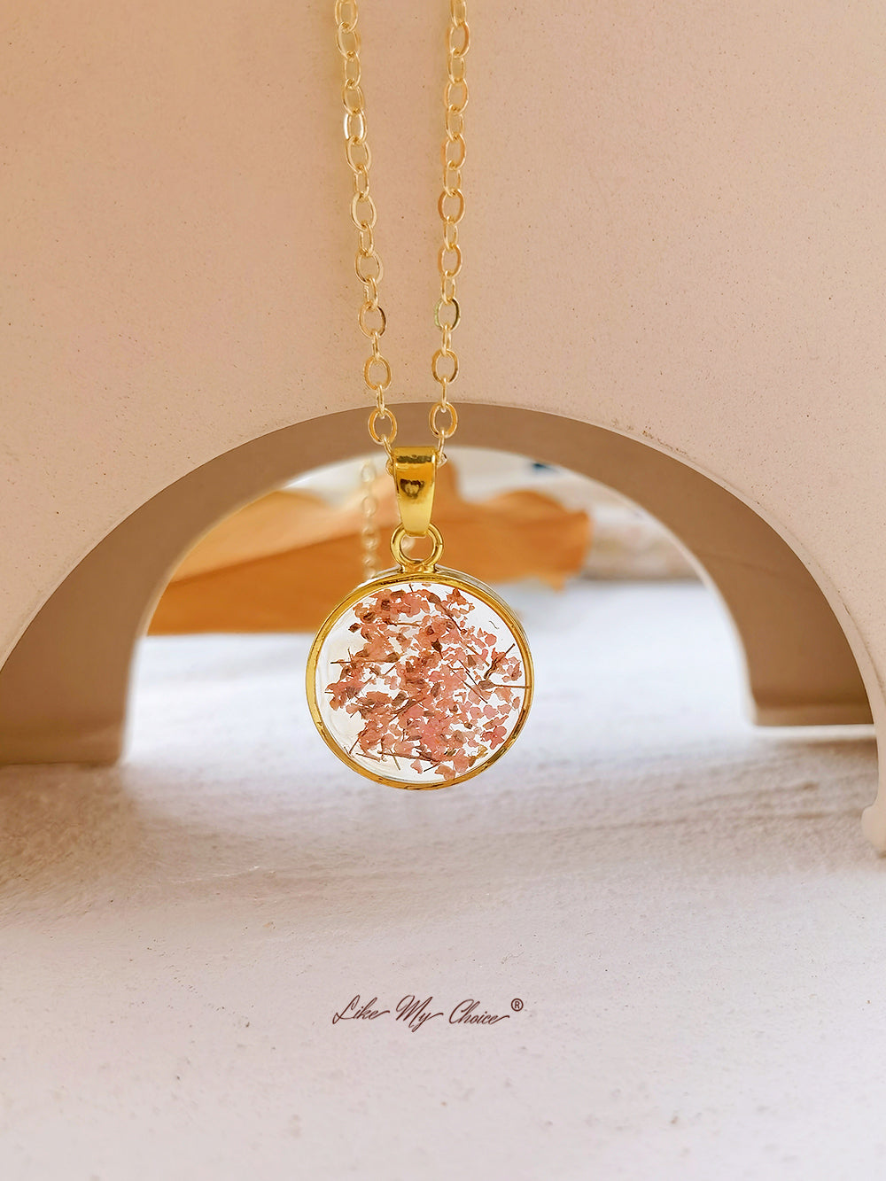 Queen Anne Lace Flower Botanical Pendant Gold Circle Necklace