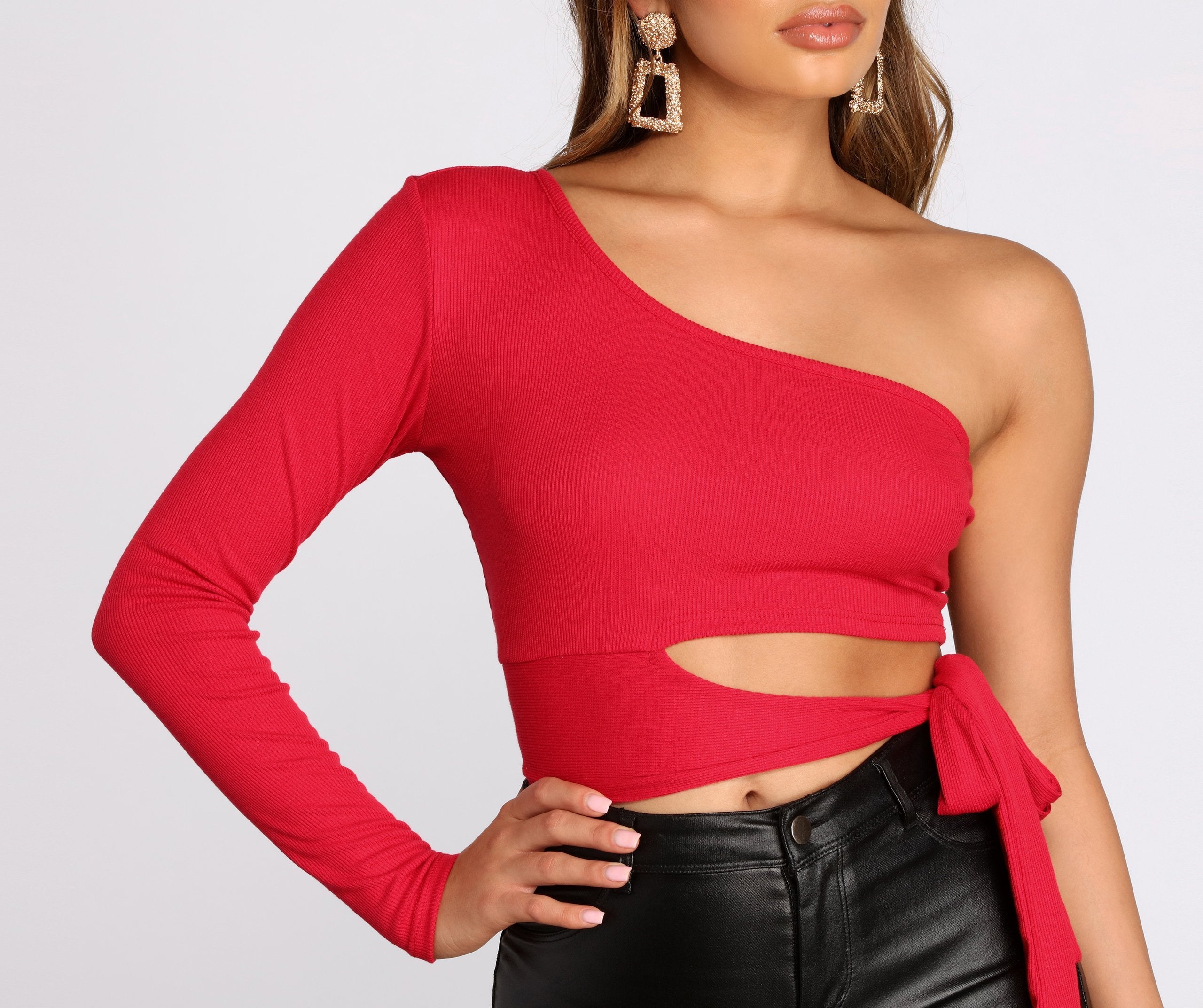 Single Sleeve Ribbed Crop Top