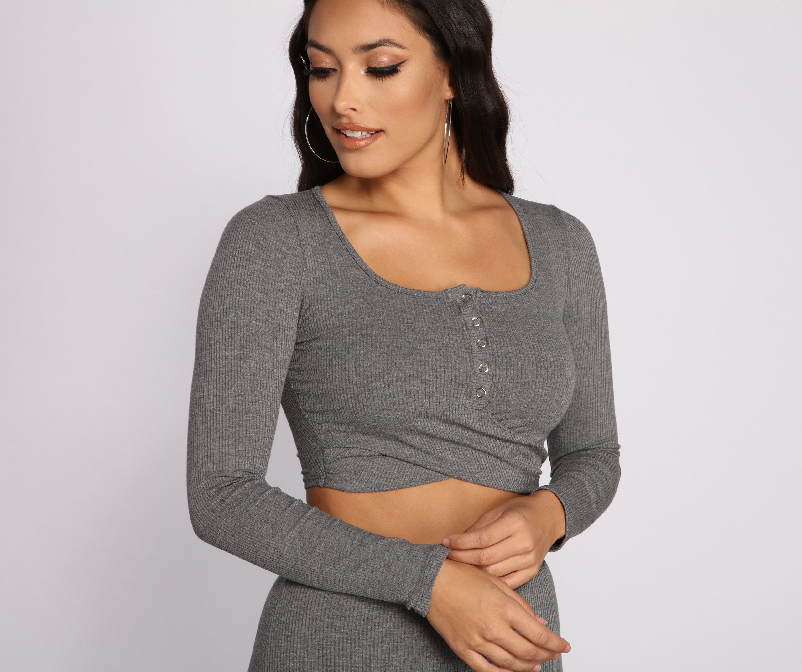 Ribbed Knit Henley Crop Top - Lady Occasions