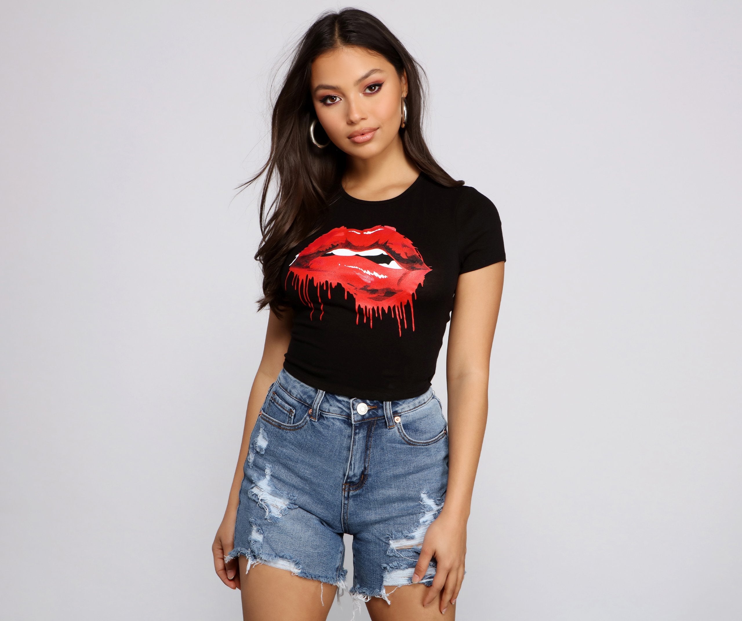 Pucker Up Painted Lips Graphic Tee - Lady Occasions