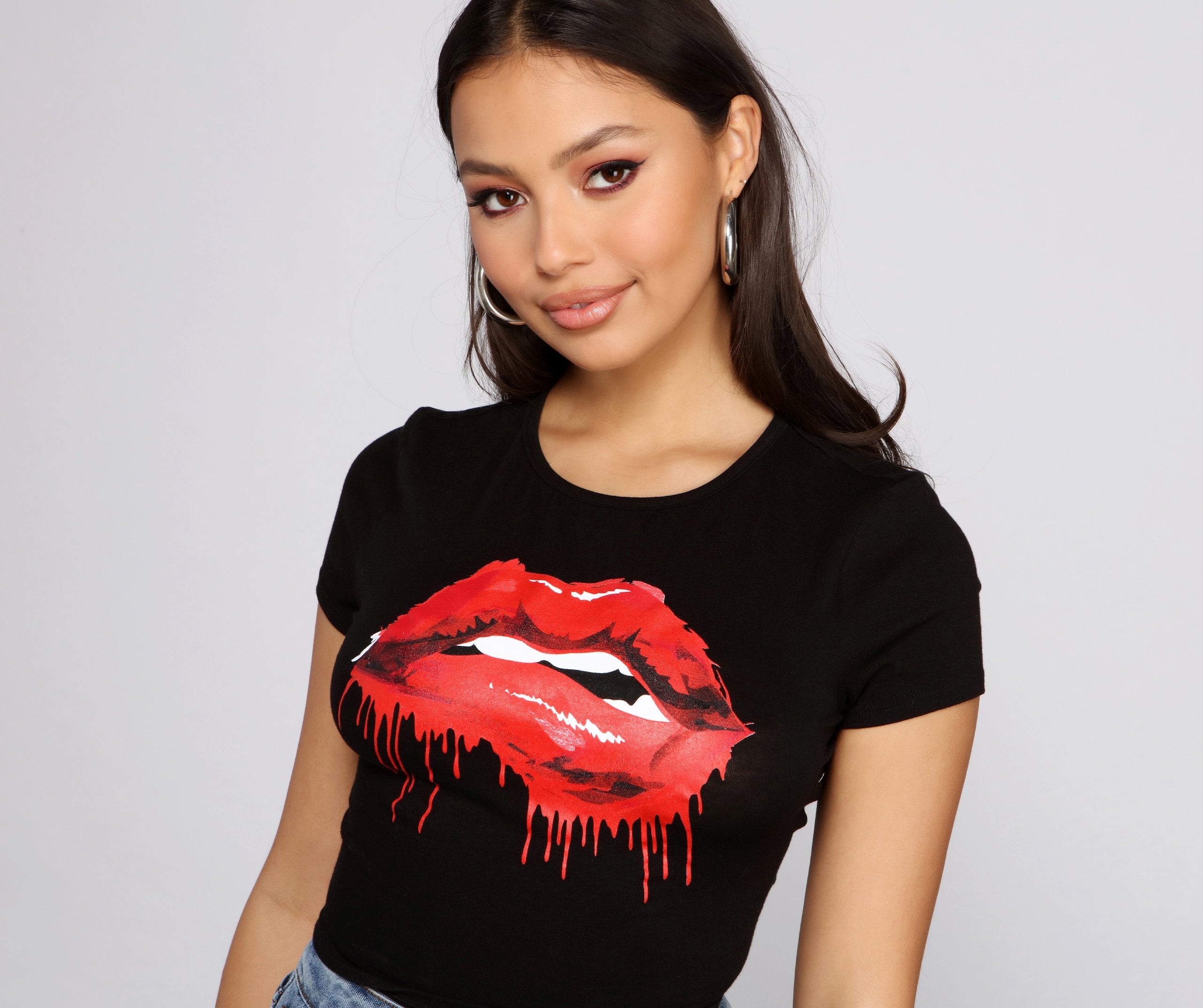 Pucker Up Painted Lips Graphic Tee - Lady Occasions