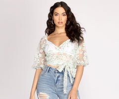 Effortlessly Embroidered Floral Crop Top - Lady Occasions