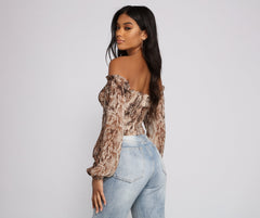 Trendy Stunner Snake Print Crop Top - Lady Occasions