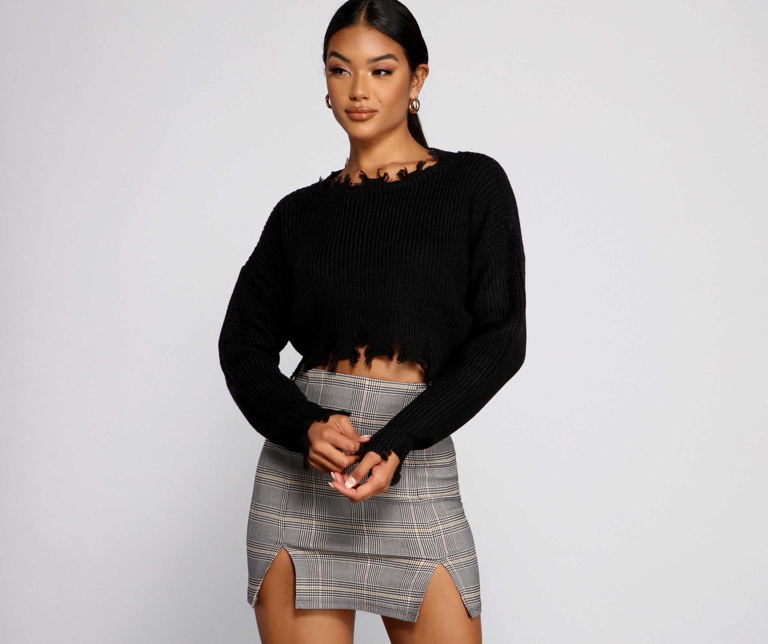 Stylishly Distressed Cropped Sweater - Lady Occasions