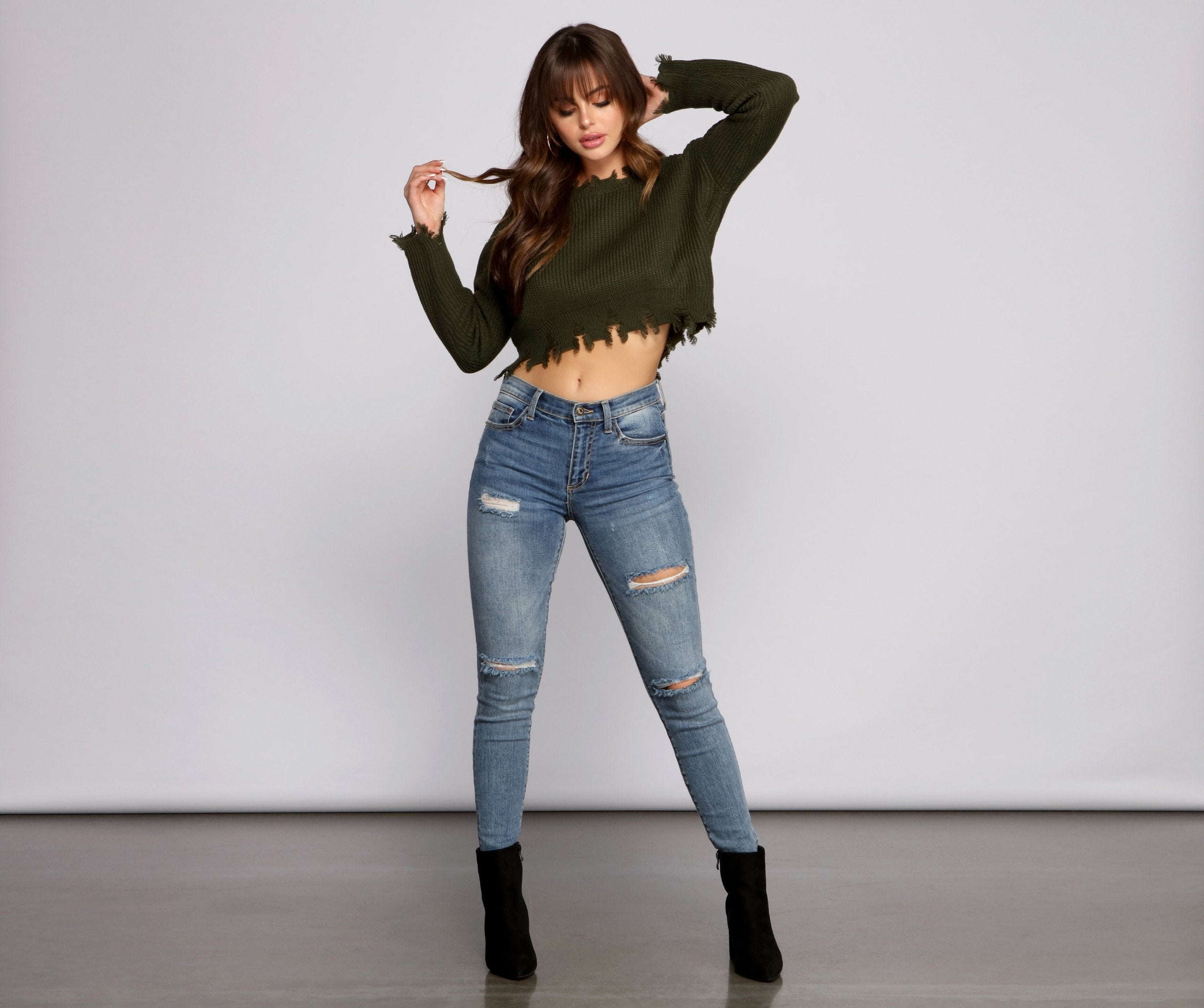 Stylishly Distressed Cropped Sweater - Lady Occasions