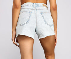 High-Rise Frayed Mom Shorts - Lady Occasions