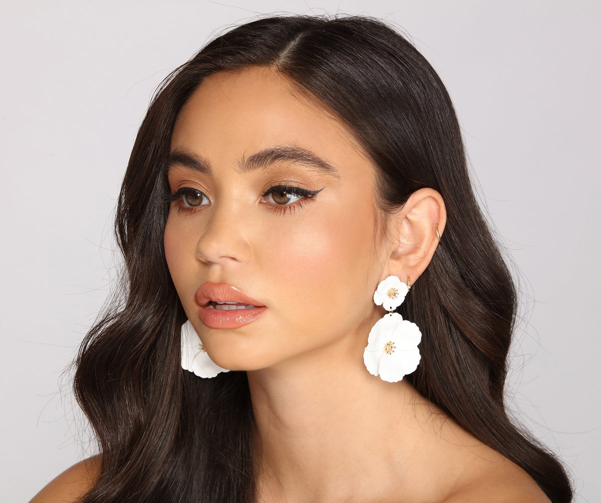 Effortlessly Pretty Floral Statement Earrings - Lady Occasions