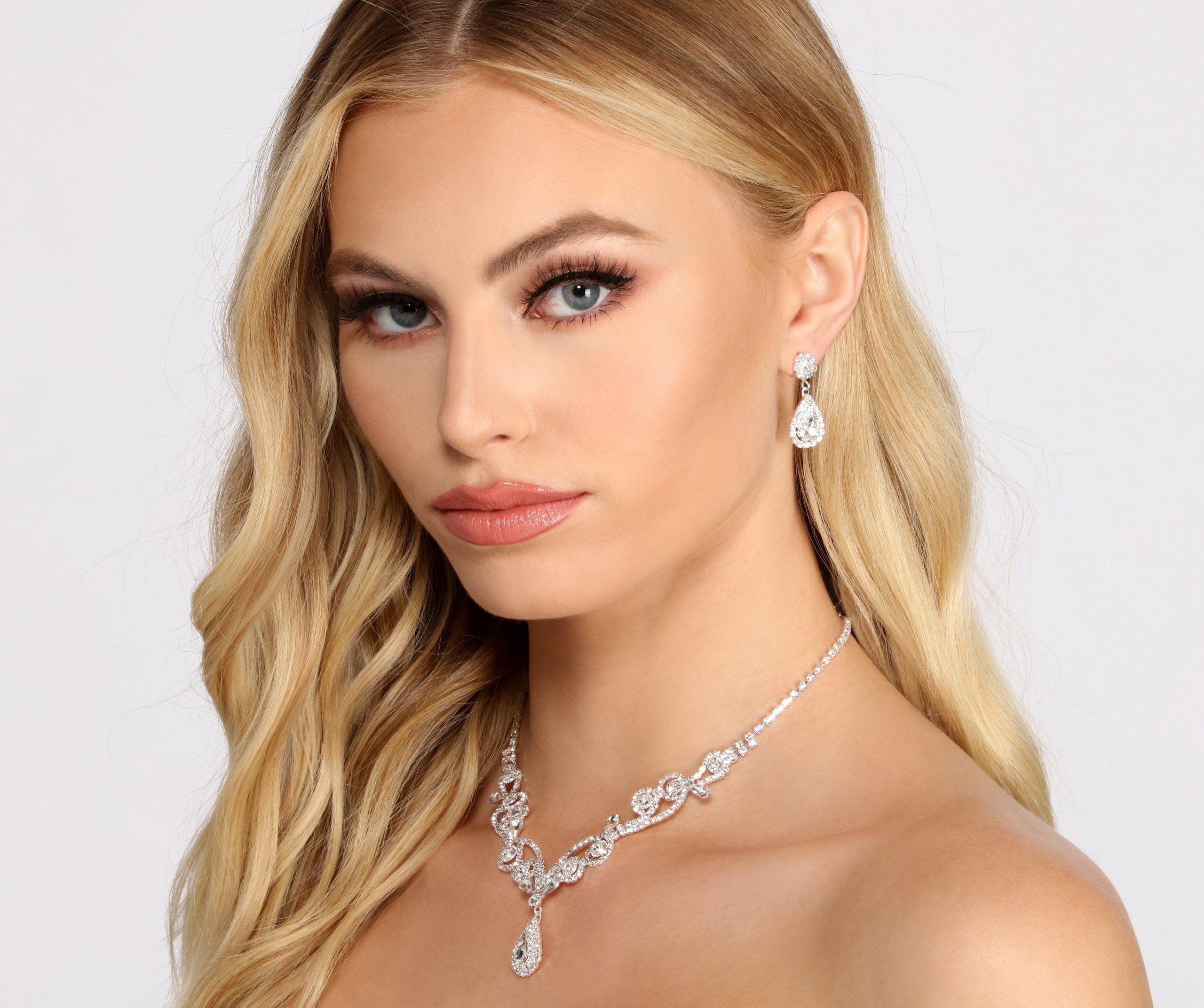 Radiant Rhinestone Collar Necklace And Earrings Set - Lady Occasions