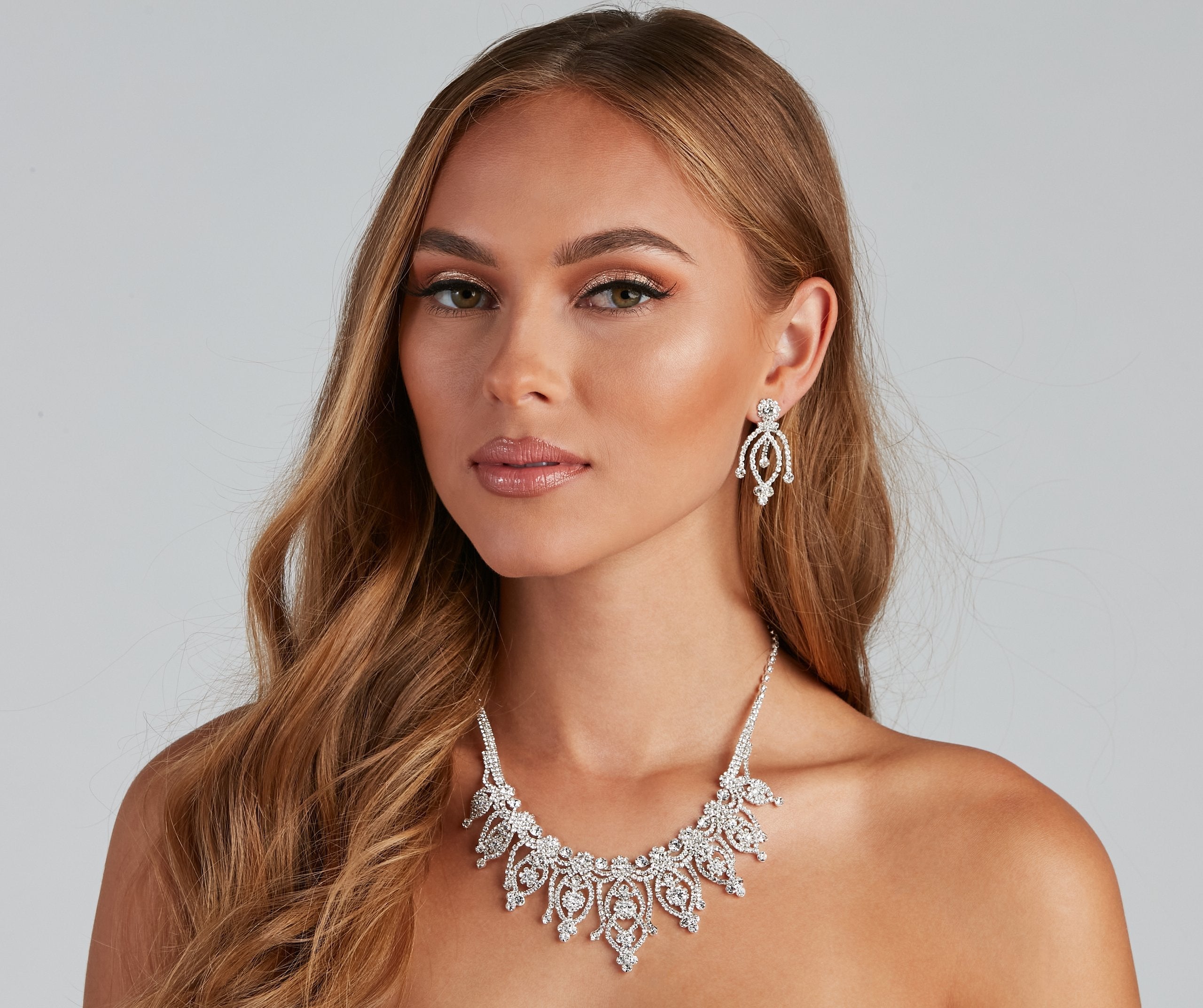 Stunning And Luxe Necklace And Earrings Set - Lady Occasions