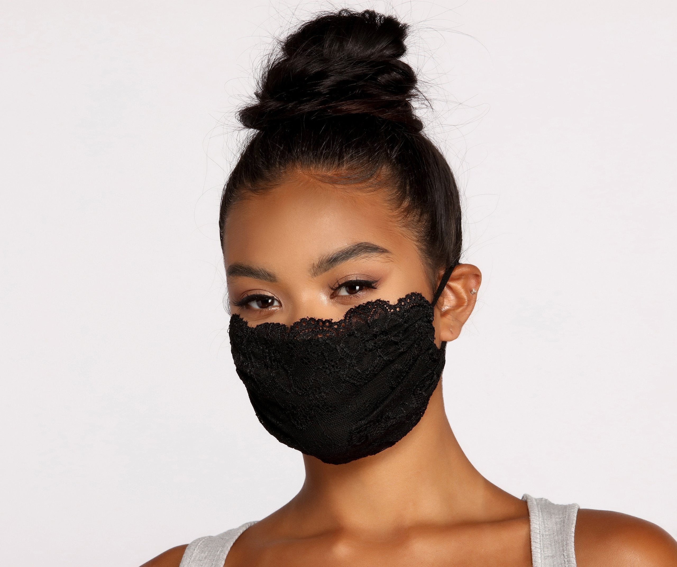 Scalloped Lace Face Mask With Earloops - Lady Occasions