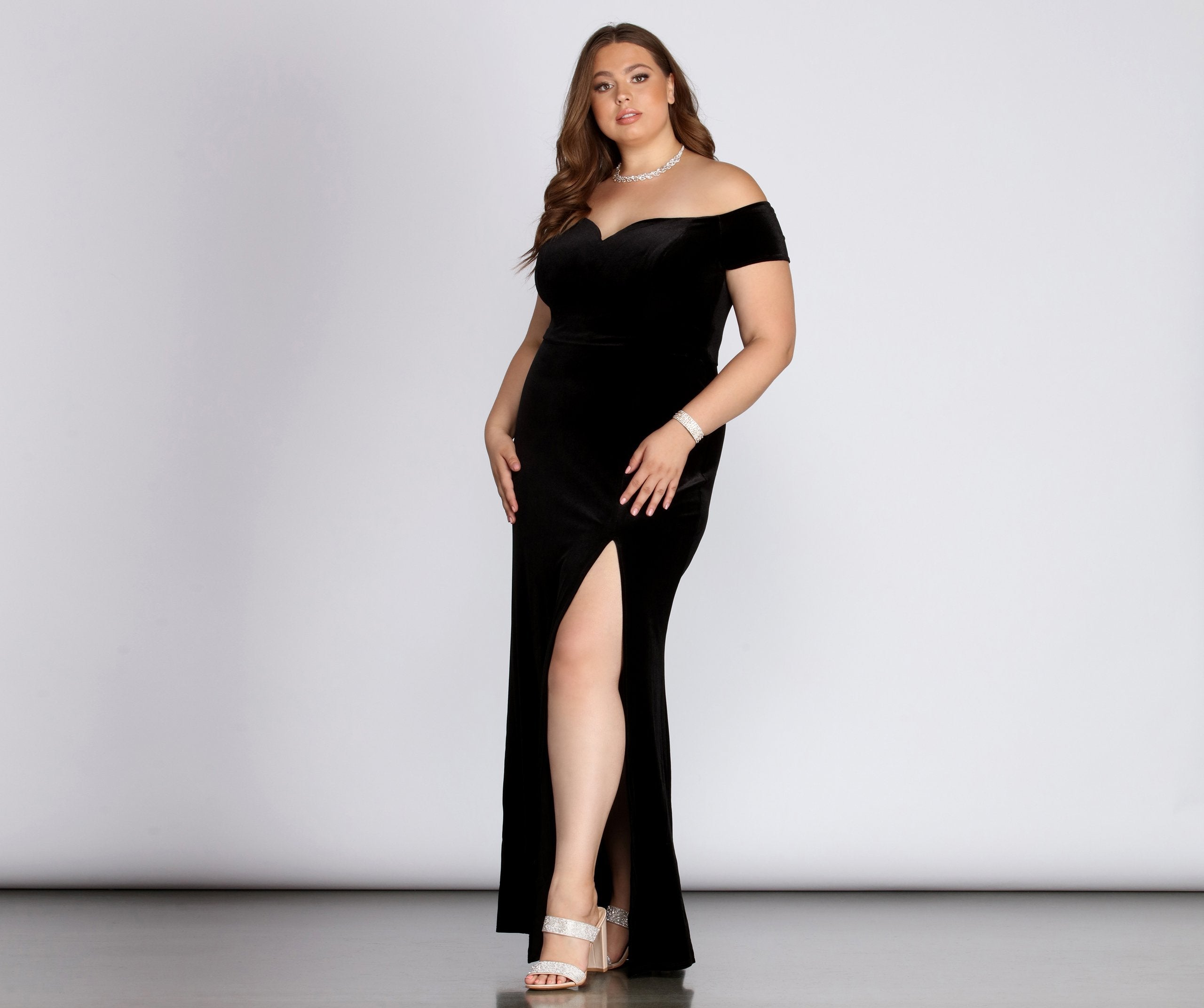 Plus Kira Formal Velvet Sweetheart Dress - Lady Occasions